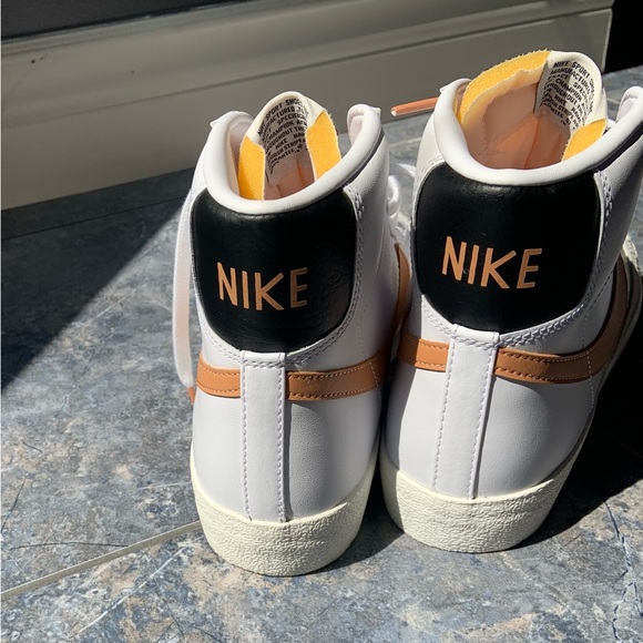 Pink Nike blazers size 9.5 women’s 8 men’s - Picture 3 of 7